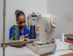 Sala de costura da fábrica Vestex em Maputo